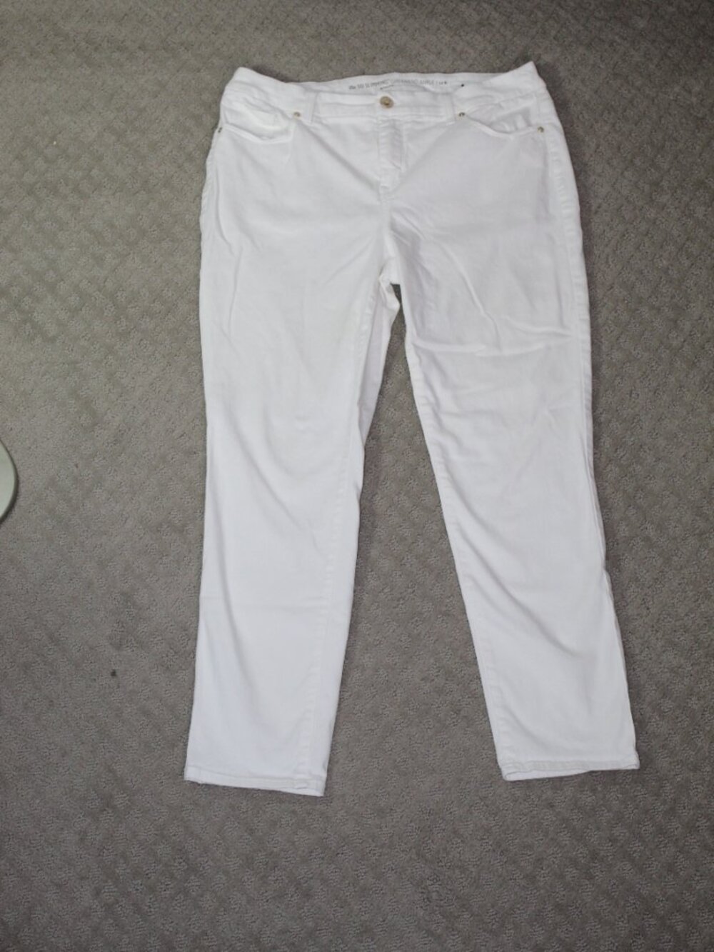 Chico's Size 1.5 / 10 the So Slimming Girlfriend Ankle White Stretchy Pants